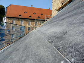 Dacharbeiten an St. Crescentius (Foto: Karl-Franz Thiede)